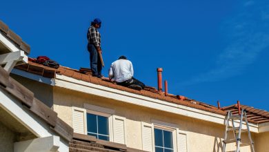 Solutions économiques et durables pour réparer une fuite de toiture à la maison